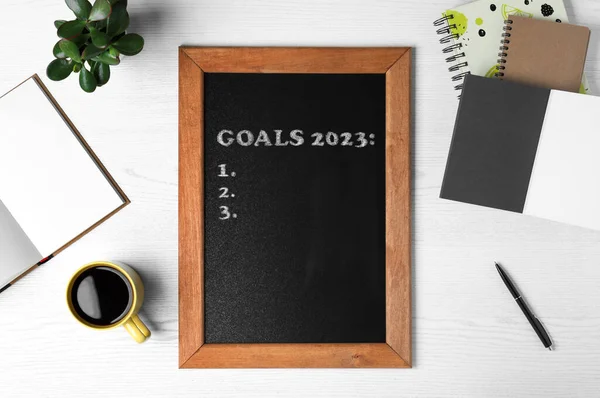 Tablica Frazą Goals 2023 Pustą Listą Kontrolną Białym Drewnianym Tle — Zdjęcie stockowe