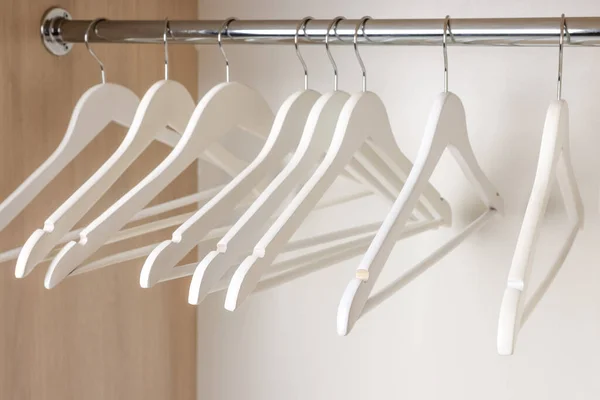 Set Wooden Clothes Hangers Wardrobe Rail Closeup — Stock Photo, Image