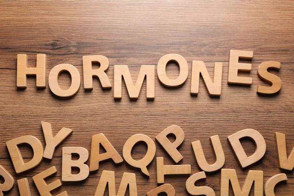 Word Hormonen Gemaakt Van Letters Houten Tafel Plat Gelegd — Stockfoto