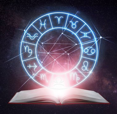 Açık bir kitap, burçların çizimi astrolojik işaretler ve geceleri yıldızlı gökyüzü.