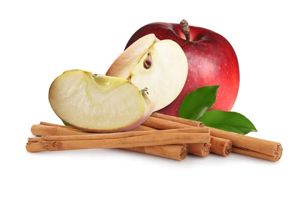 Verse Rijpe Appels Aromatische Kaneelstokjes Witte Achtergrond — Stockfoto