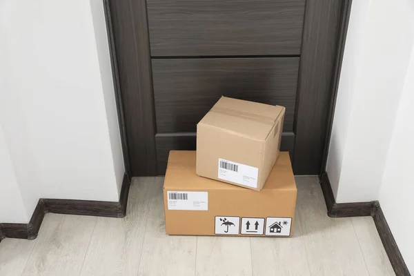 Cardboard Boxes Floor Entrance Parcel Delivery Service — Stock Photo, Image