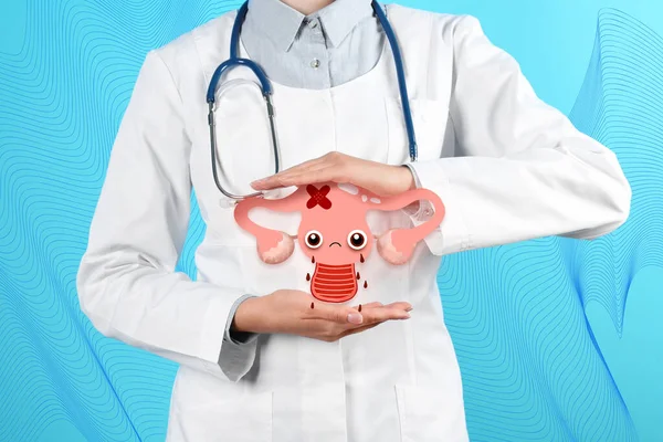 Dokter Die Virtueel Beeld Toont Van Geïnfecteerd Vrouwelijk Voortplantingssysteem Blauwe — Stockfoto