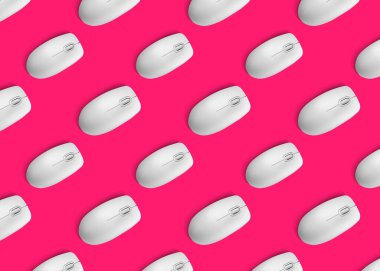 Pembe arka planda bir sürü beyaz bilgisayar faresi var. Kusursuz desen tasarımı