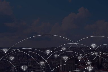 Binalar ve wi-fi sembolleri olan şehir manzarası