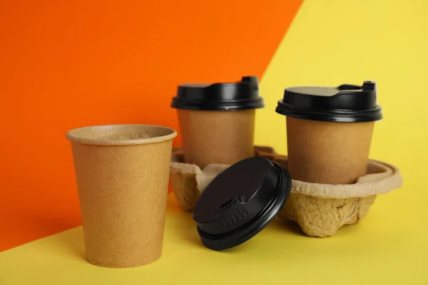 Tazas Café Papel Para Llevar Con Tapas Plástico Soporte Cartón — Foto de Stock