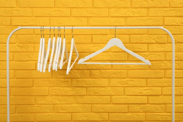 Wardrobe Rack Many Hangers Yellow Brick Wall — Fotografia de Stock
