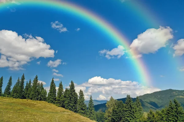 Malerische Berglandschaft Und Schöner Doppelter Regenbogen Blauen Himmel — Stockfoto