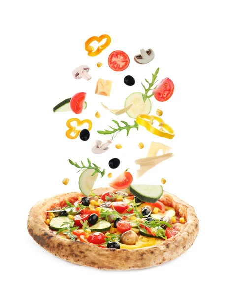 Leckere Pizza Und Fliegende Zutaten Auf Weißem Hintergrund — Stockfoto