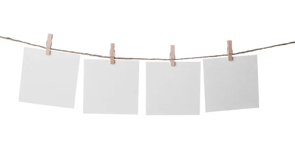 Pinzas Ropa Con Papeles Notas Vacíos Cuerda Sobre Fondo Blanco —  Fotos de Stock