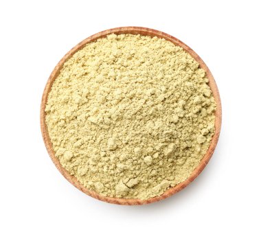 Hardal tozlu ahşap kase beyaza izole edilmiş, üst manzara