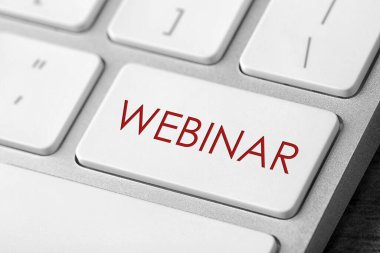 Bilgisayar klavyesinde kelime Webinar ile düğme, kapat