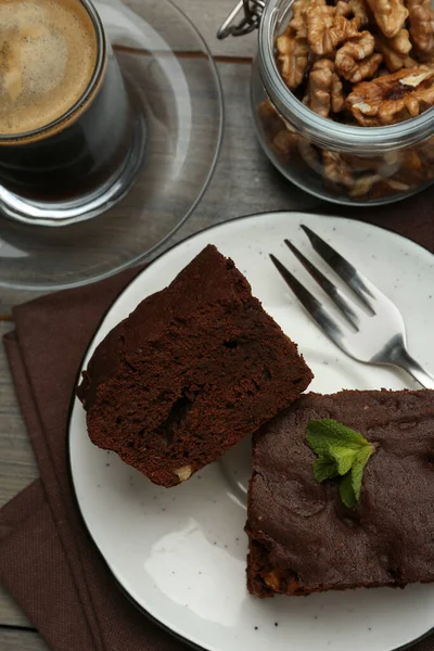 Délicieux Brownies Servis Avec Noix Café Sur Table Bois Plat — Photo