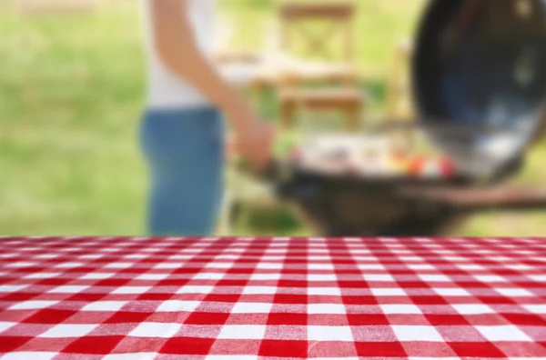 Table Checkered Picnic Cloth Outdoors Sunny Day Space Design — Stock Photo, Image