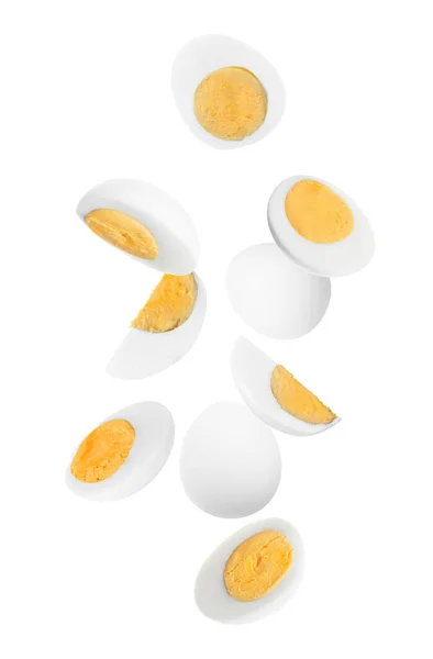 Saborosos Ovos Cozidos Duros Caindo Fundo Branco — Fotografia de Stock