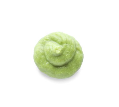 Beyaz renkte yalıtılmış lezzetli wasabi macunu kıvrımı.
