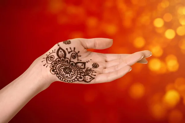 Woman Henna Tattoo Palm Blurred Lights Bokeh Effect — Stock Photo, Image