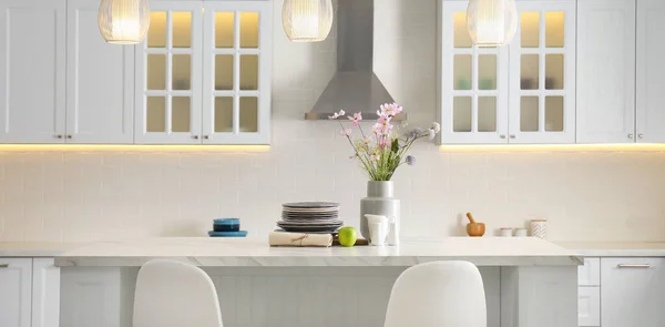 Interior Cocina Moderna Con Muebles Blancos Con Estilo —  Fotos de Stock