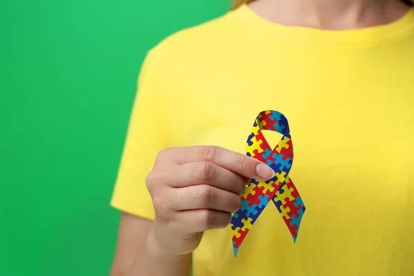 World Autism Awareness Day Woman Colorful Puzzle Ribbon Green Background — ストック写真