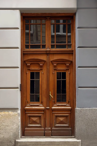 View Building Big Vintage Wooden Door Exterior Design — Foto de Stock