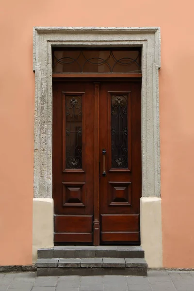 View Building Vintage Wooden Door Exterior Design — Stock Photo, Image