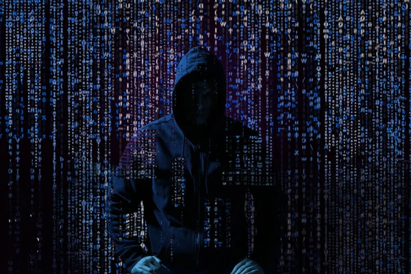 Silhouette Anonymer Hacker Und Digitaler Binärcode Auf Dunklem Hintergrund Konzept — Stockfoto