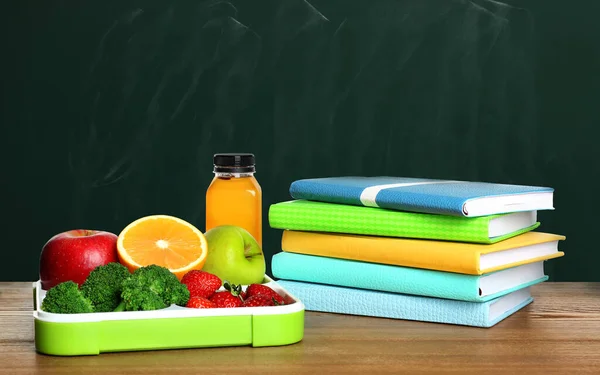 Tray Healthy Food Notebooks Wooden Table Green Chalkboard School Lunch — ストック写真