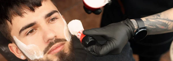 Professional Hairdresser Applying Shaving Foam Client Beard Barbershop Closeup Banner — Zdjęcie stockowe