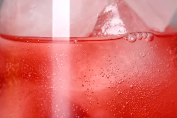 Vaso Bebida Refrescante Con Cubitos Hielo Como Fondo Primer Plano — Foto de Stock