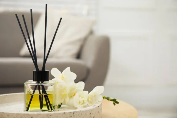 Reed Diffuser Freesia Table Living Room Space Text — Stockfoto