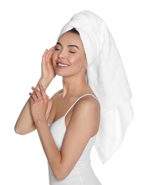 Mooie Jonge Vrouw Met Handdoek Hoofd Tegen Witte Achtergrond — Stockfoto