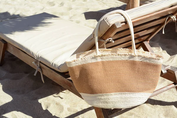 Straw Bag Wooden Sunbed Outdoors Beach Accessory —  Fotos de Stock