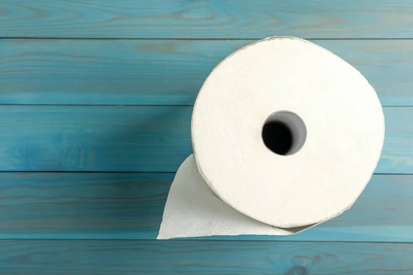 Roll White Paper Towels Light Blue Ξύλινο Τραπέζι Πάνω Όψη — Φωτογραφία Αρχείου