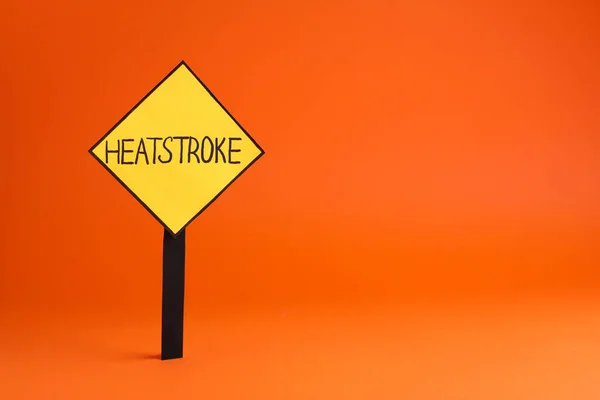 Εγγραφείτε Τις Λέξεις Heat Stroke Πορτοκαλί Φόντο Χώρος Για Κείμενο — Φωτογραφία Αρχείου