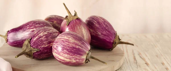 Ripe Purple Eggplants White Wooden Table Closeup Banner Design — Fotografia de Stock