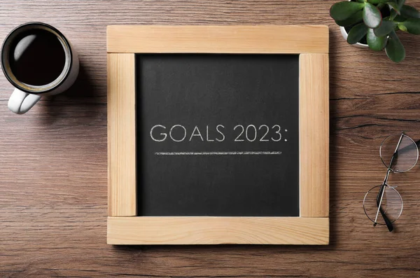 Blackboard Φράση Goals 2023 Ξύλινο Φόντο Επίπεδη Lay — Φωτογραφία Αρχείου