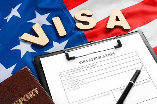 Word Visum Antragsformular Und Reisepass Unter Amerikanischer Flagge Einwanderung Die — Stockfoto
