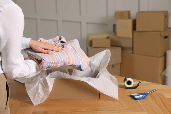 Seller Packing Shirt Cardboard Box Table Office Closeup — Stock fotografie