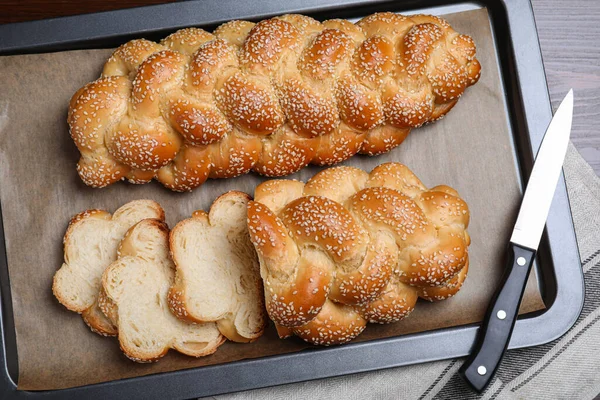 Baking Tray Homemade Braided Bread Knife Wooden Table Top View — Fotografia de Stock