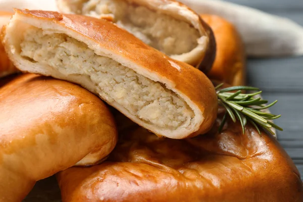 Beaucoup Délicieuses Galettes Cuites Four Sur Une Table Bois Gros — Photo