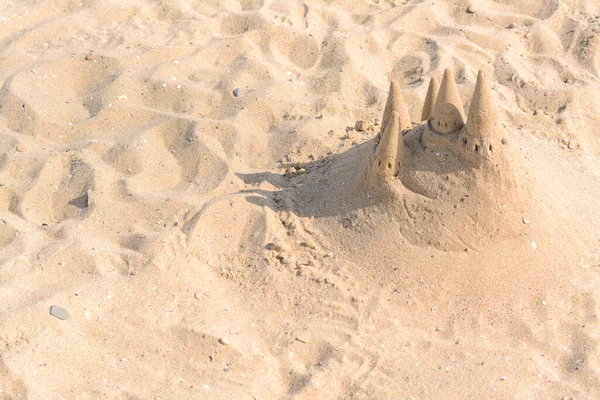 Plage Avec Château Sable Jour Ensoleillé Espace Pour Texte — Photo