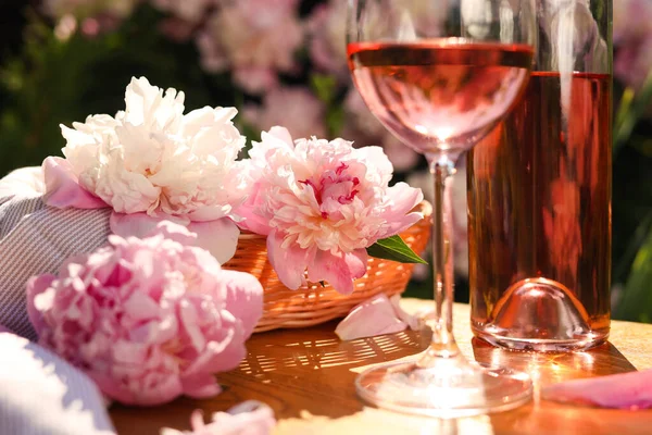 Bottle Glass Rose Wine Beautiful Peonies Wooden Table Garden Closeup — 스톡 사진