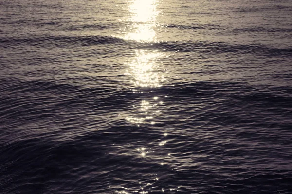 Rimpeloppervlak Van Zee Bij Zonsondergang Als Achtergrond — Stockfoto