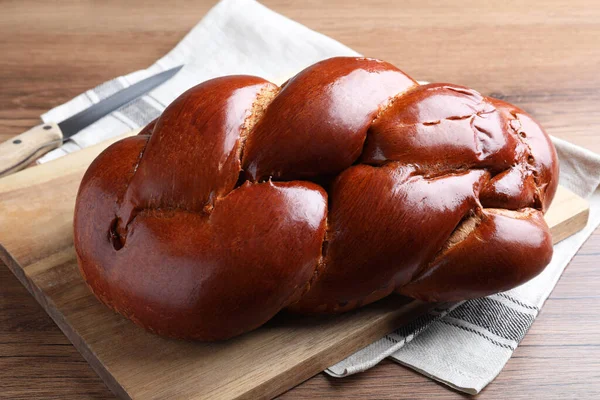 Pão Trançado Caseiro Mesa Madeira Close Tradicional Shabbat Chalá — Fotografia de Stock