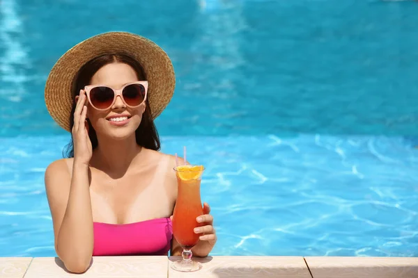 Beautiful Young Woman Cocktail Swimming Pool Space Text — Stockfoto