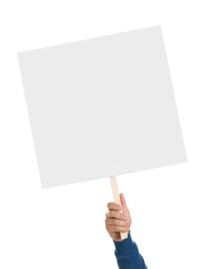 Beyaz arka planda boş protesto yazısı tutan adam, yakın plan