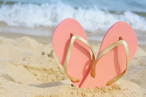 Chanclas Con Estilo Arena Playa Cerca Del Mar Espacio Para — Foto de Stock