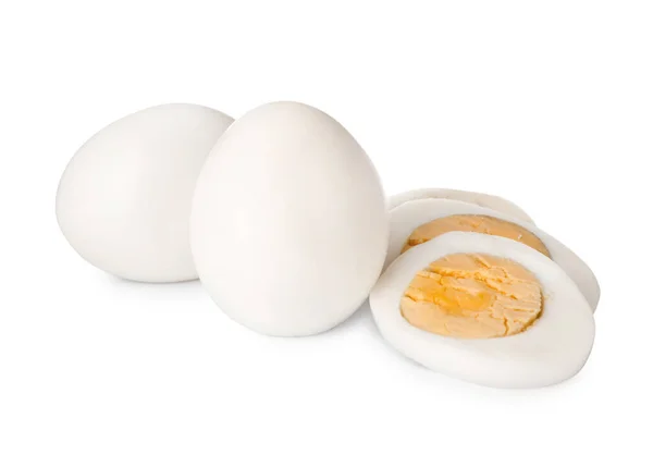 Beyaz Arka Planda Taze Kabuklu Haşlanmış Yumurta — Stok fotoğraf