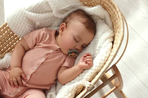Cute Little Baby Pacifier Sleeping Wicker Crib Home View — Foto de Stock