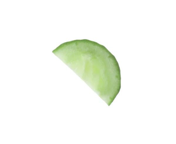Kawałek Świeżego Zielonego Ogórka Izolowany Białym — Zdjęcie stockowe